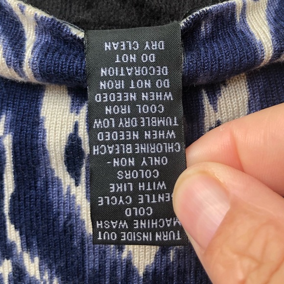 Inc Blue Printed Beaded Neckline Lightweight Sweater size Small - Picture 8 of 8